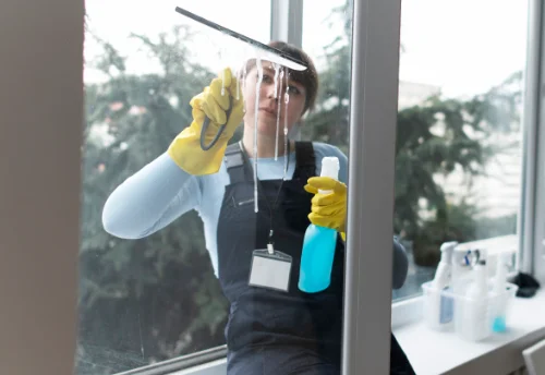 Nettoyage de vitres intérieures et extérieures à Caugé